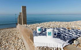 Family Seaside Retreat - 5 Minutes To Beach